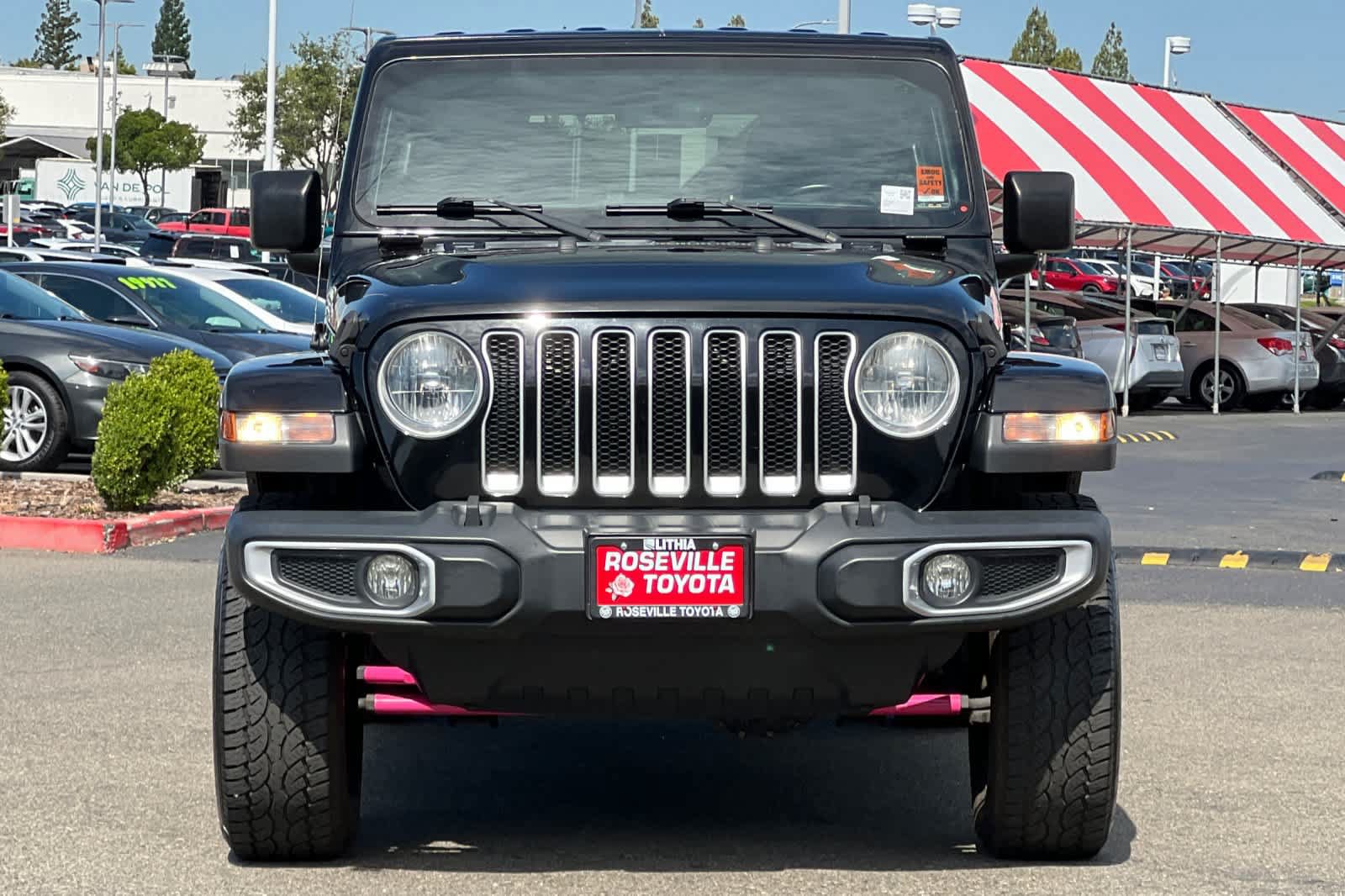 Used 2018 Jeep Wrangler Unlimited Sahara w/ Uconnect 4C Nav & Sound Group AWD/4WD image 10