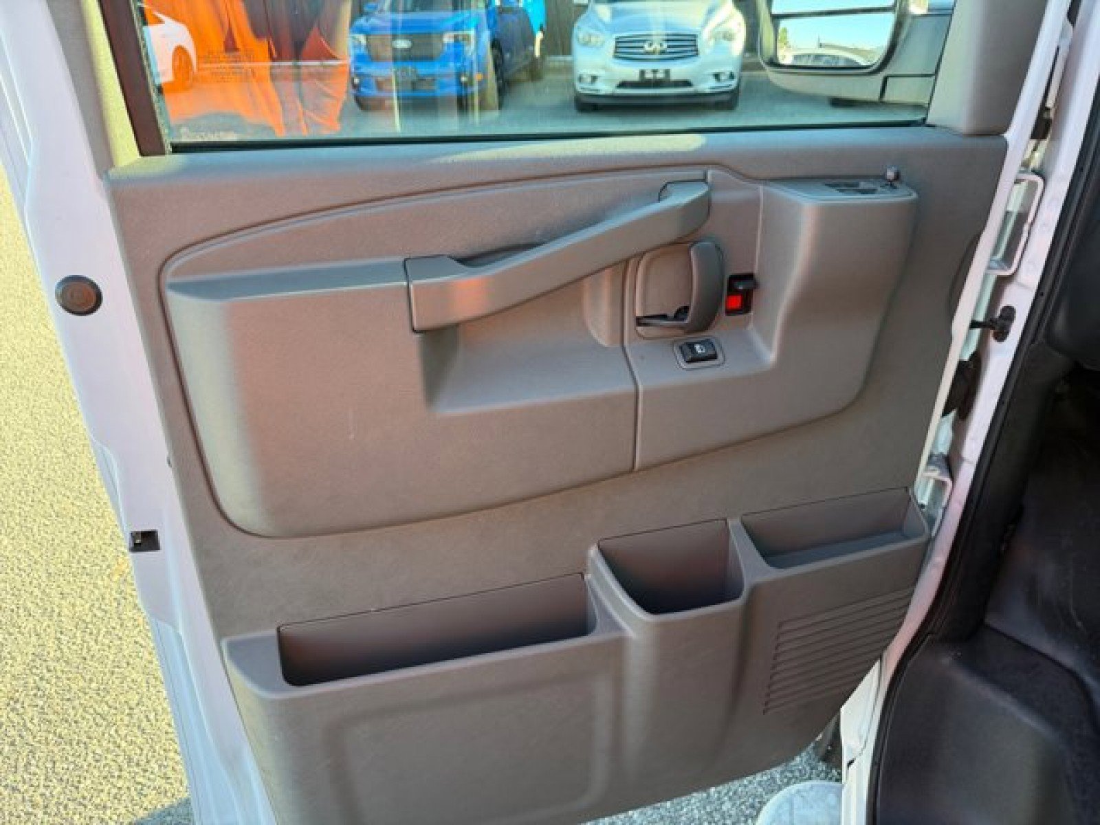 Used 2024 GMC Savana 2500 w/ Driver Convenience Package image 17