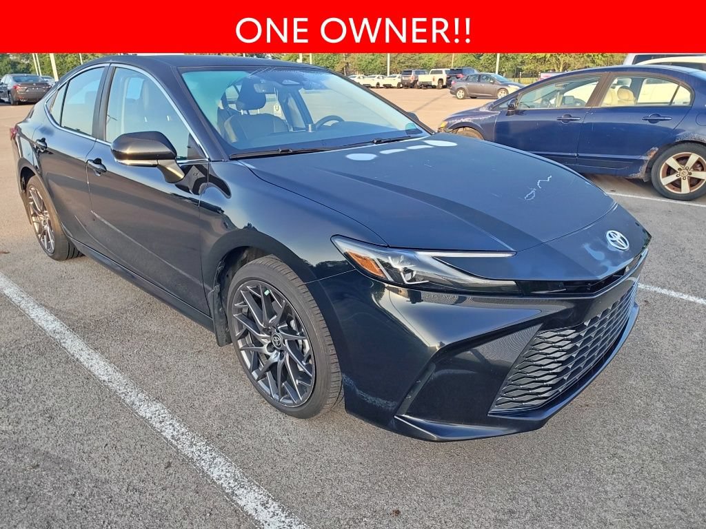 Used 2025 Toyota Camry XLE AWD/4WD image 3