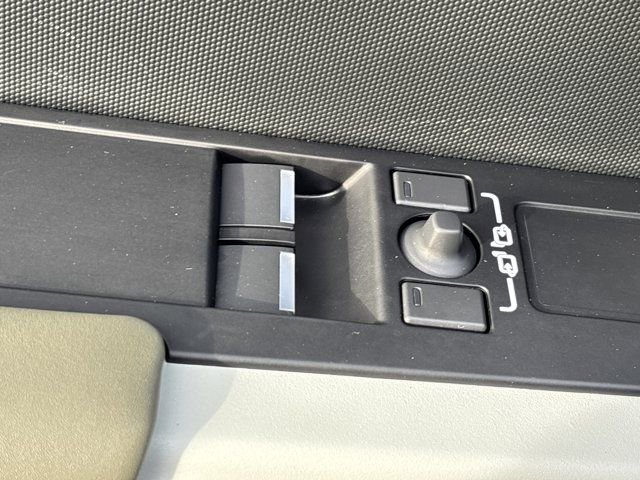 Used 2024 Land Rover Defender 90 S image 21