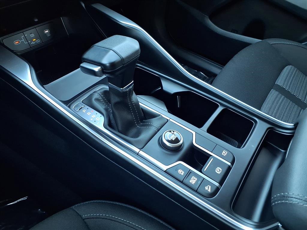 Certified 2025 Kia Sorento LX image 22