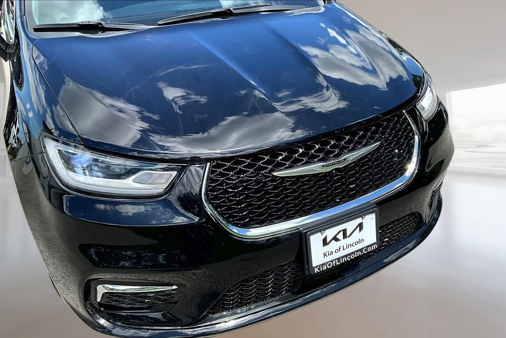 Used 2024 Chrysler Pacifica Touring-L FWD image 30