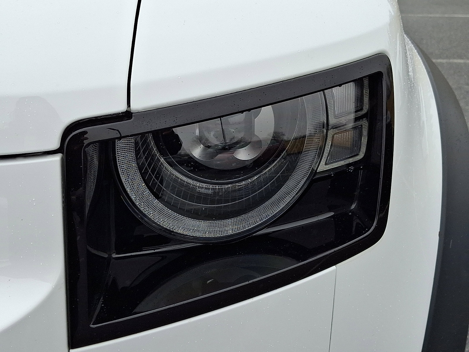 Used 2025 Land Rover Defender 130 S image 9