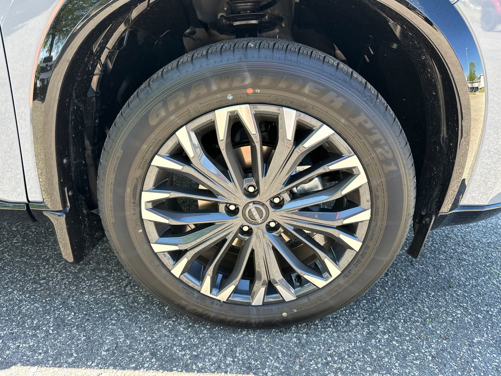 New 2026 Nissan Rogue Platinum image 9