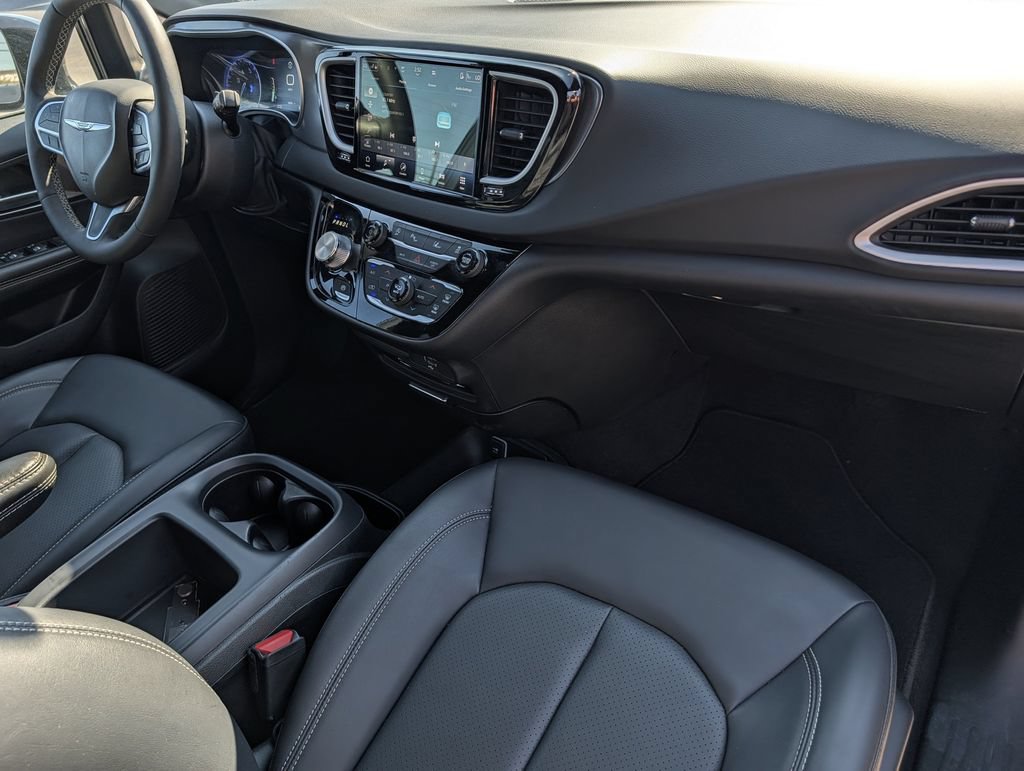 Used 2026 Chrysler Pacifica Select FWD image 31