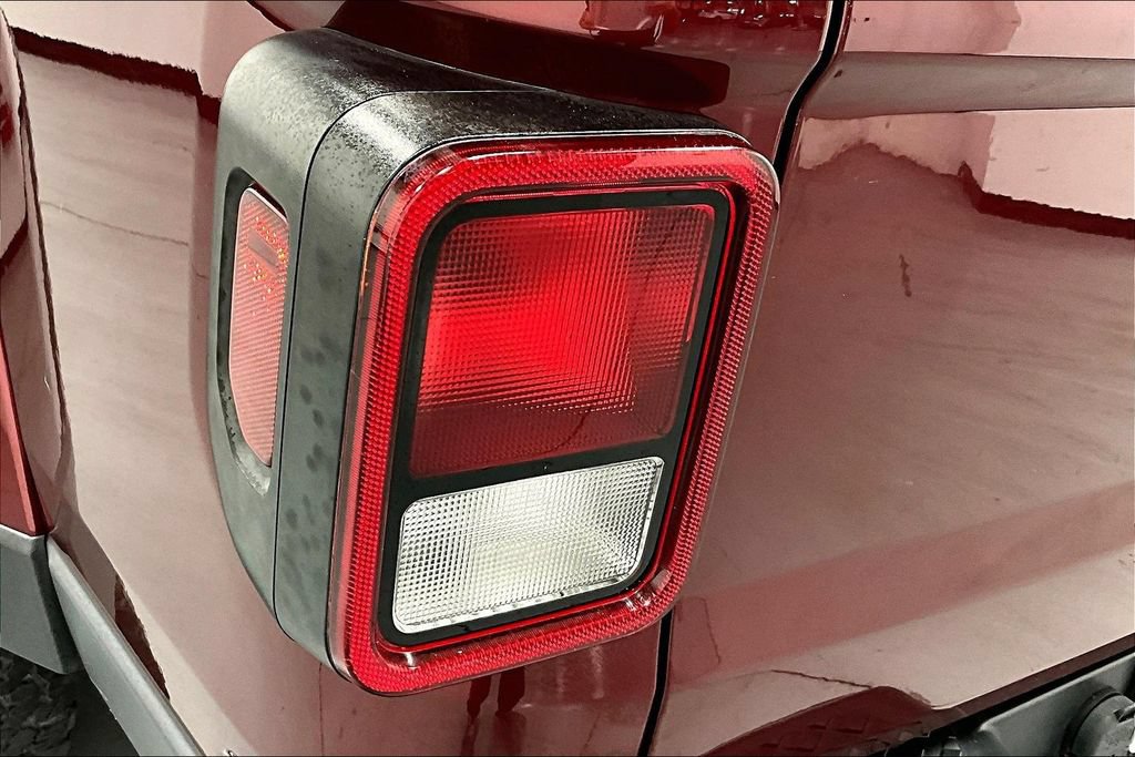 Used 2021 Jeep Gladiator Overland AWD/4WD image 38