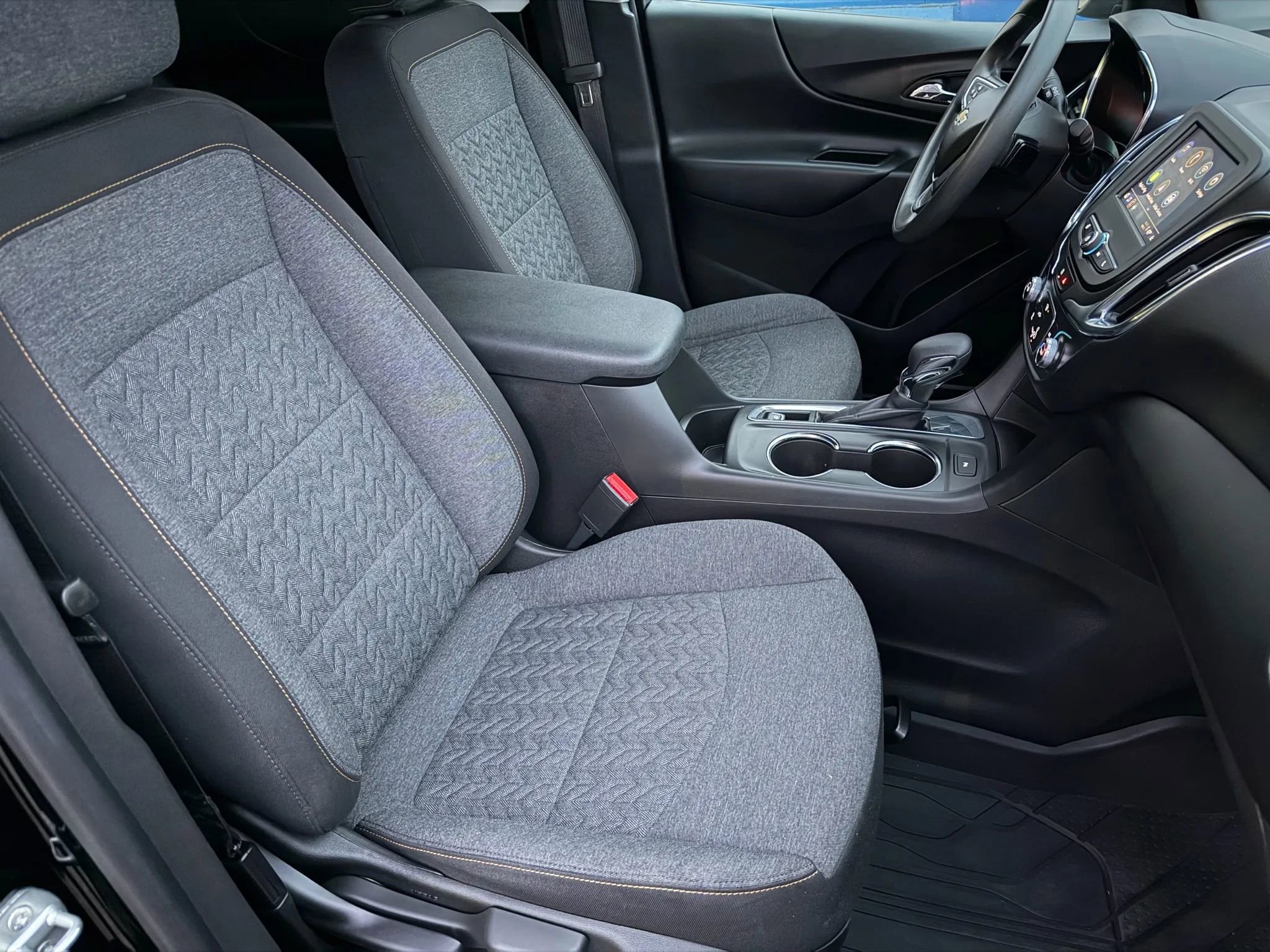 Used 2022 Chevrolet Equinox LT w/ LPO, Floor Liner Package image 16