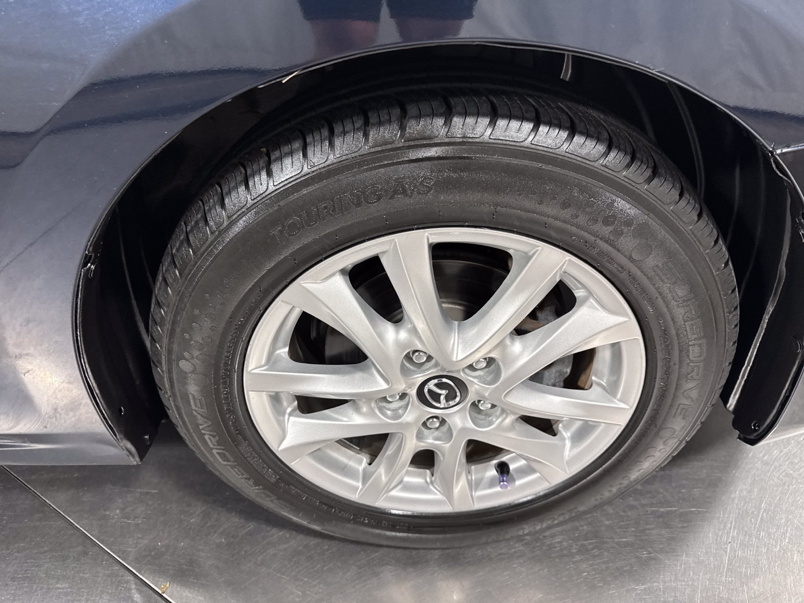 Used 2015 MAZDA MAZDA3 i Touring w/ Technology Package FWD image 14