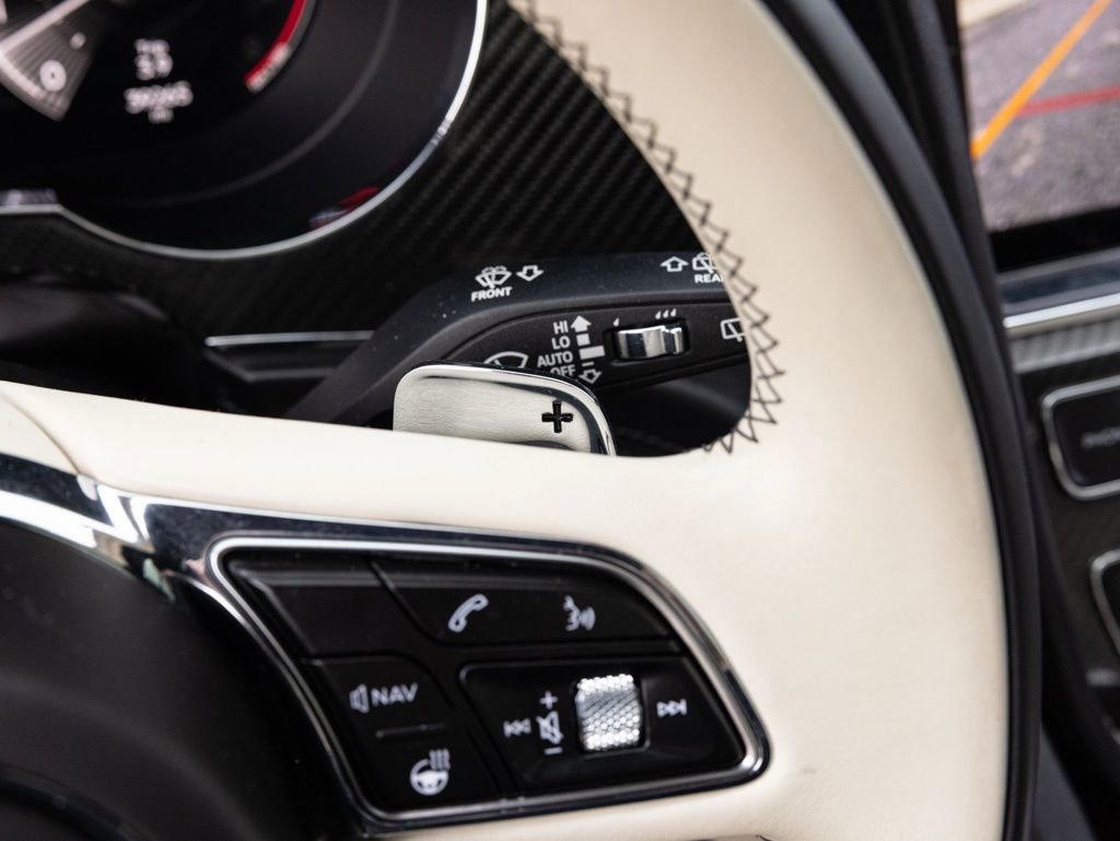 Used 2023 Bentley Bentayga Extended Wheelbase image 38