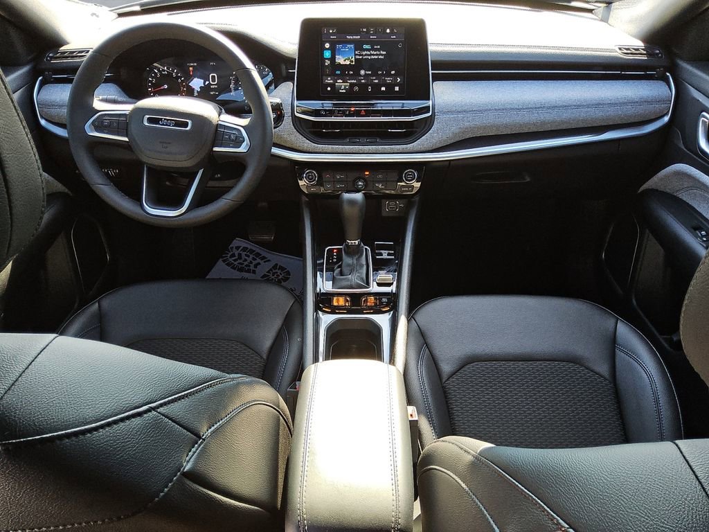 Used 2025 Jeep Compass Latitude image 10