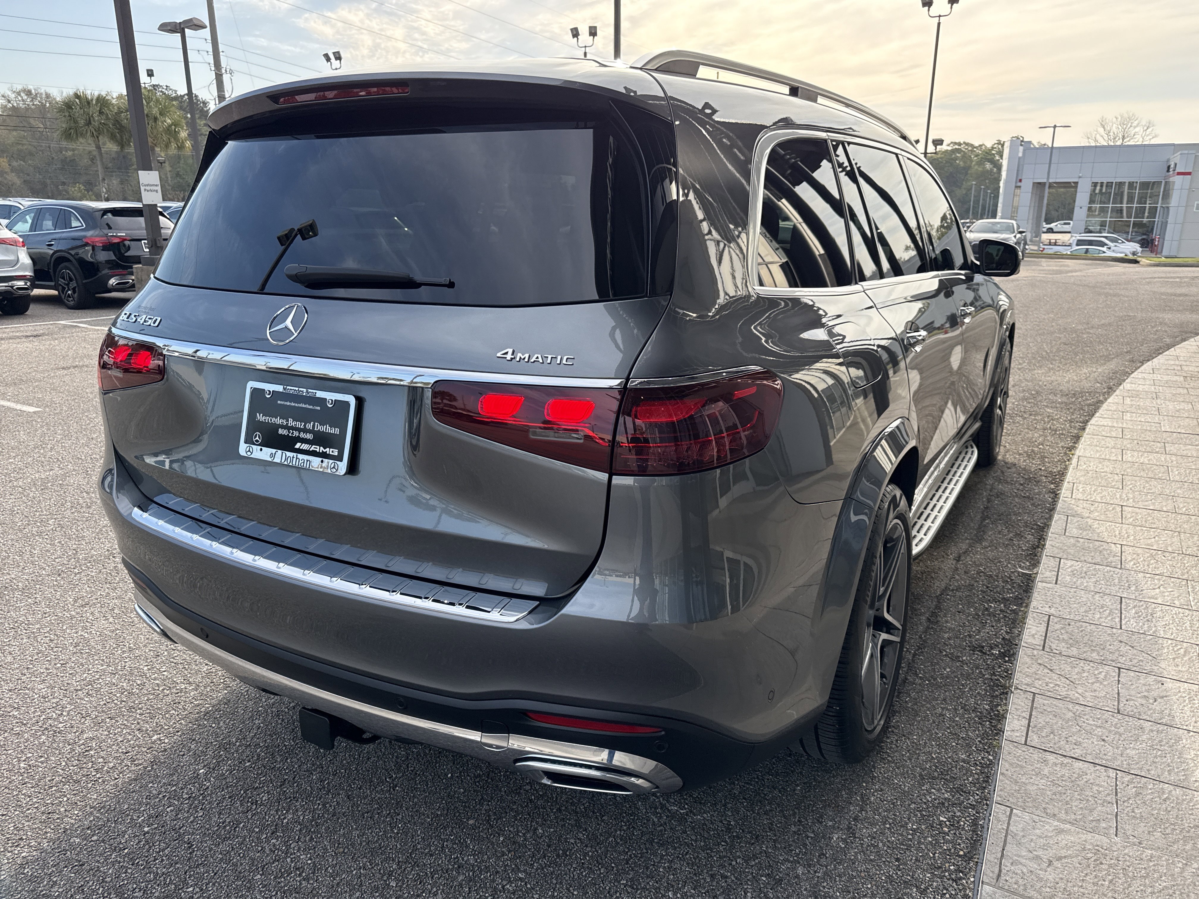 Used 2024 Mercedes-Benz GLS 450 4MATIC image 4