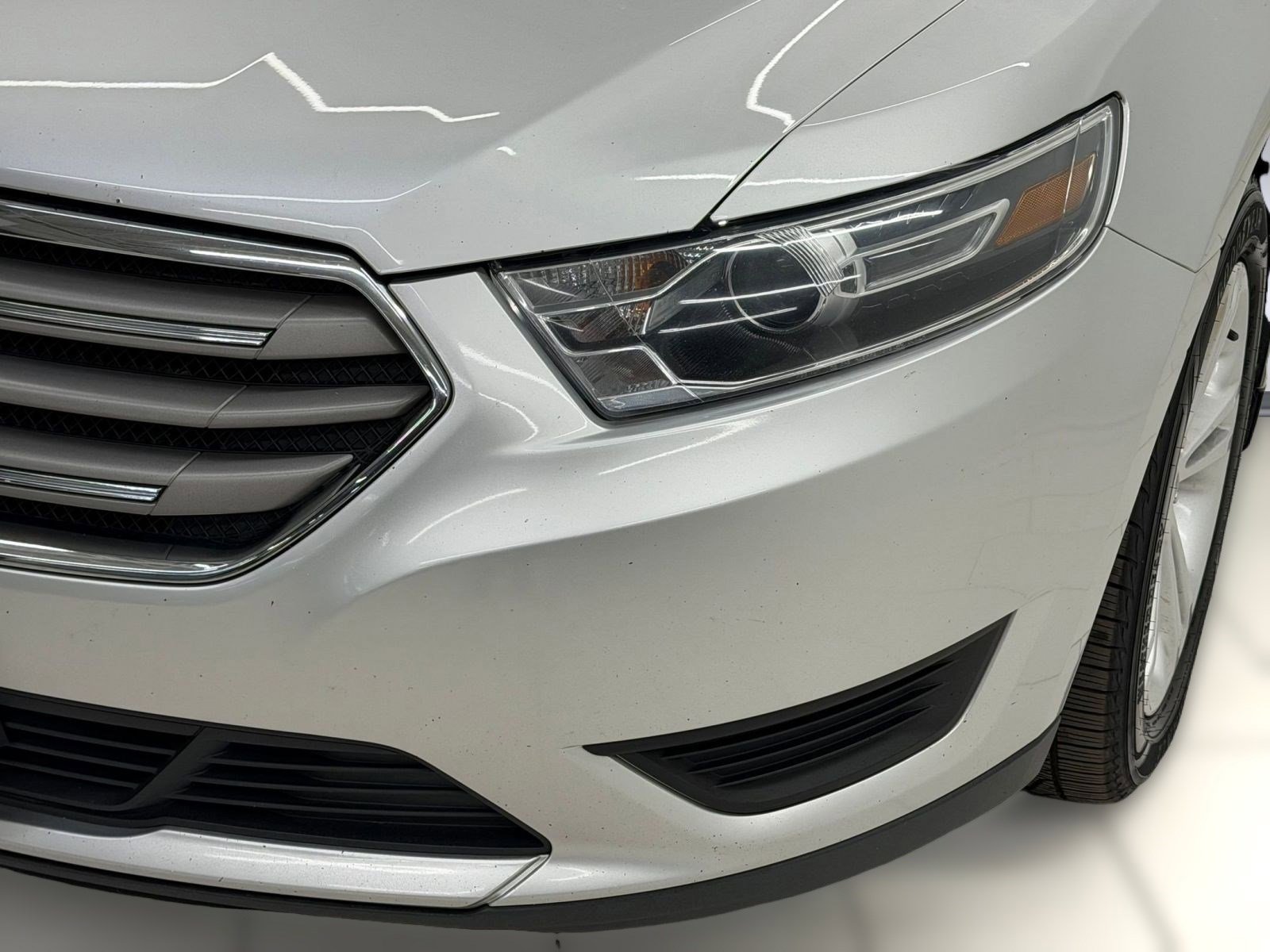 Used 2017 Ford Taurus SE image 9