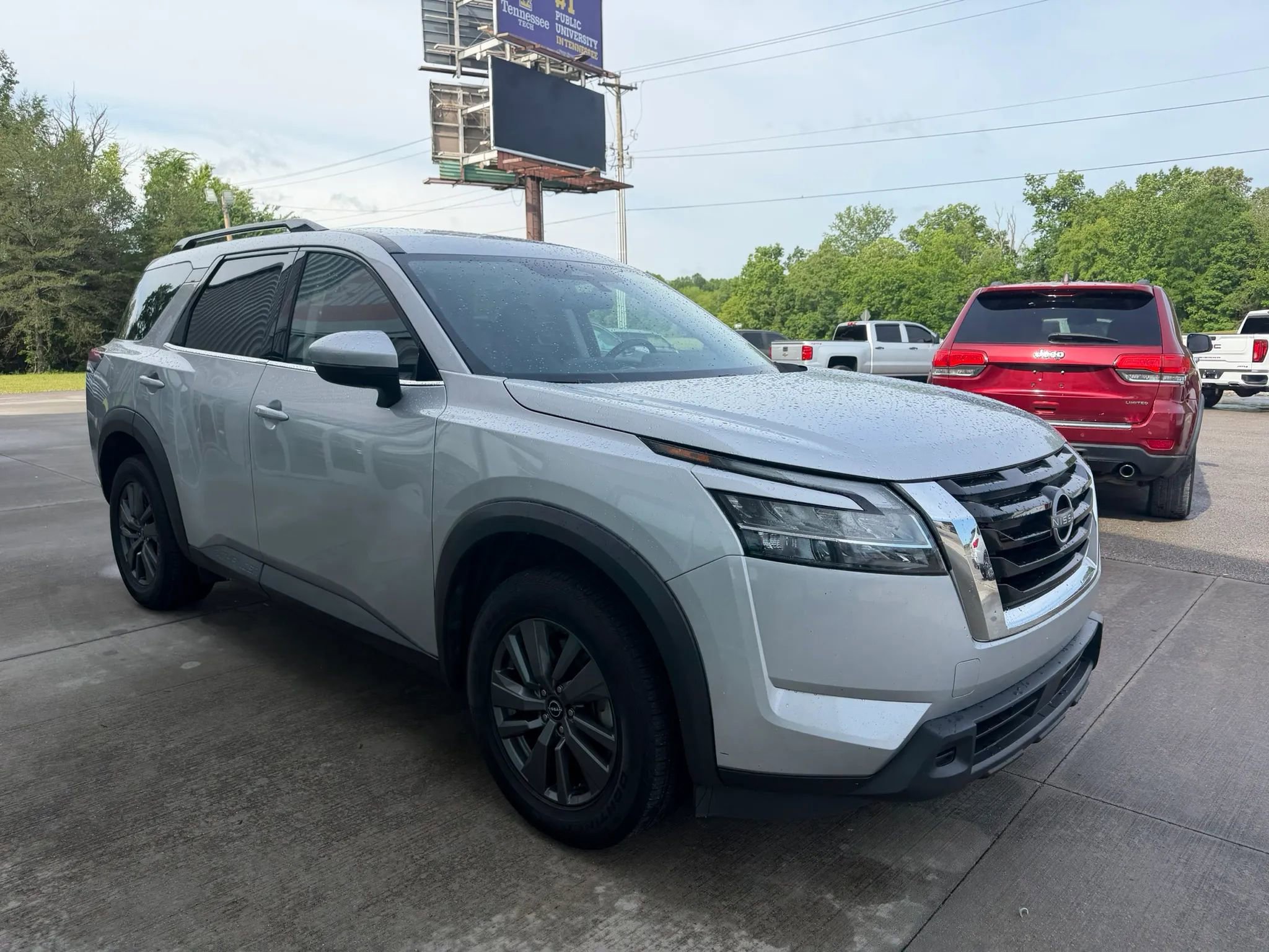 Used 2022 Nissan Pathfinder SV AWD/4WD image 19