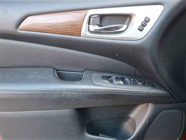 Used 2019 Nissan Pathfinder Platinum w/ Cargo Package image 15