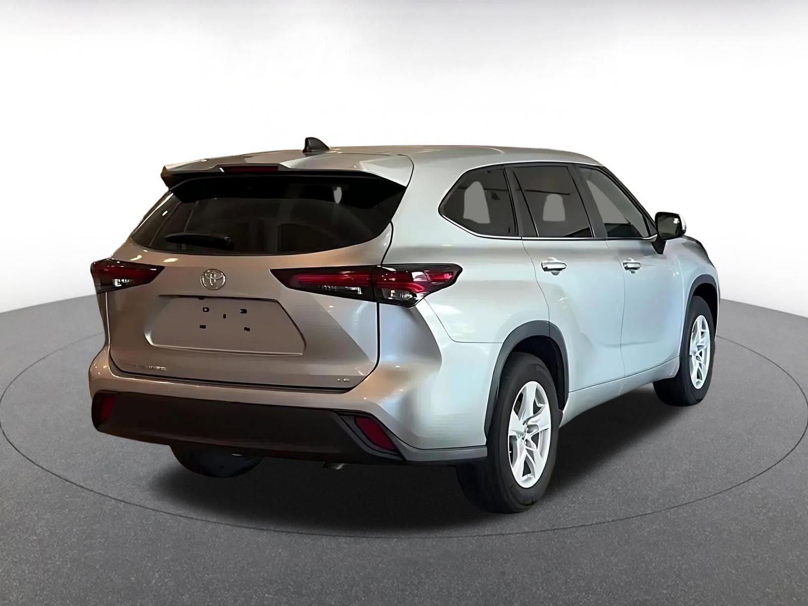 Used 2025 Toyota Highlander LE image 14