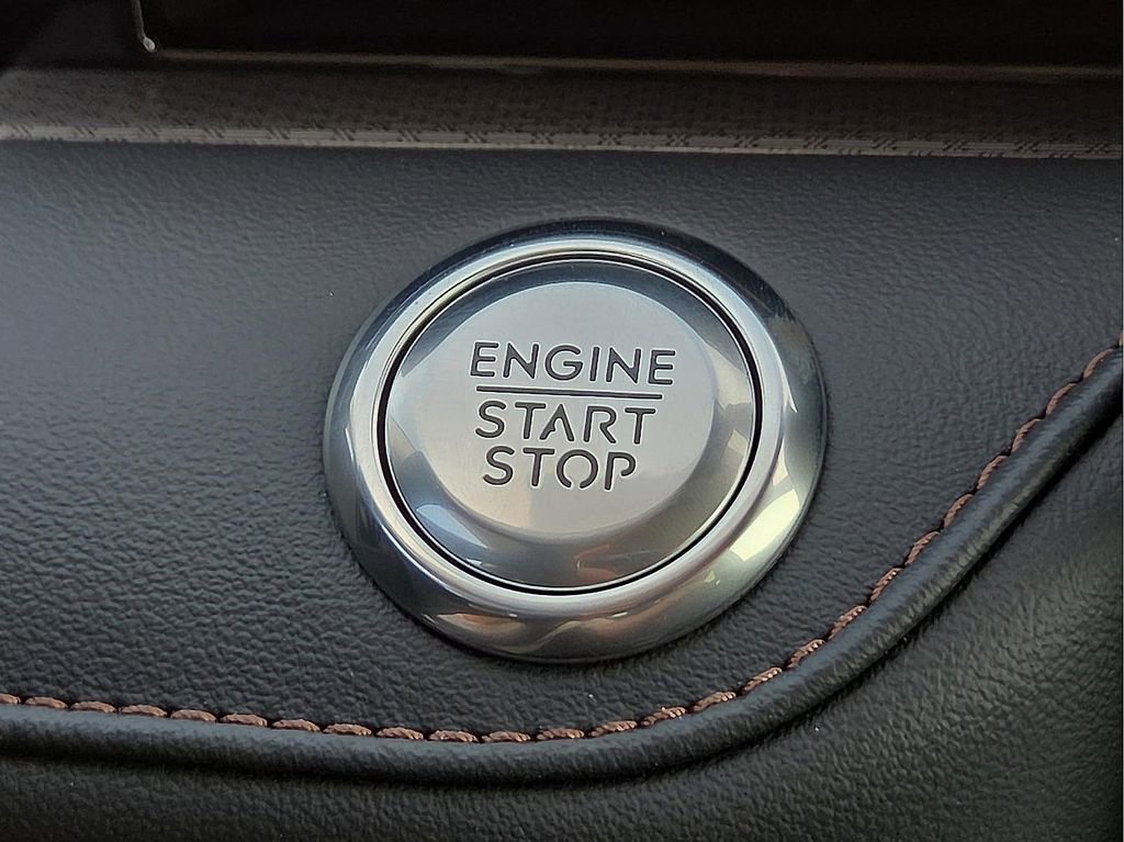 New 2026 Lincoln Nautilus Premier AWD/4WD image 17