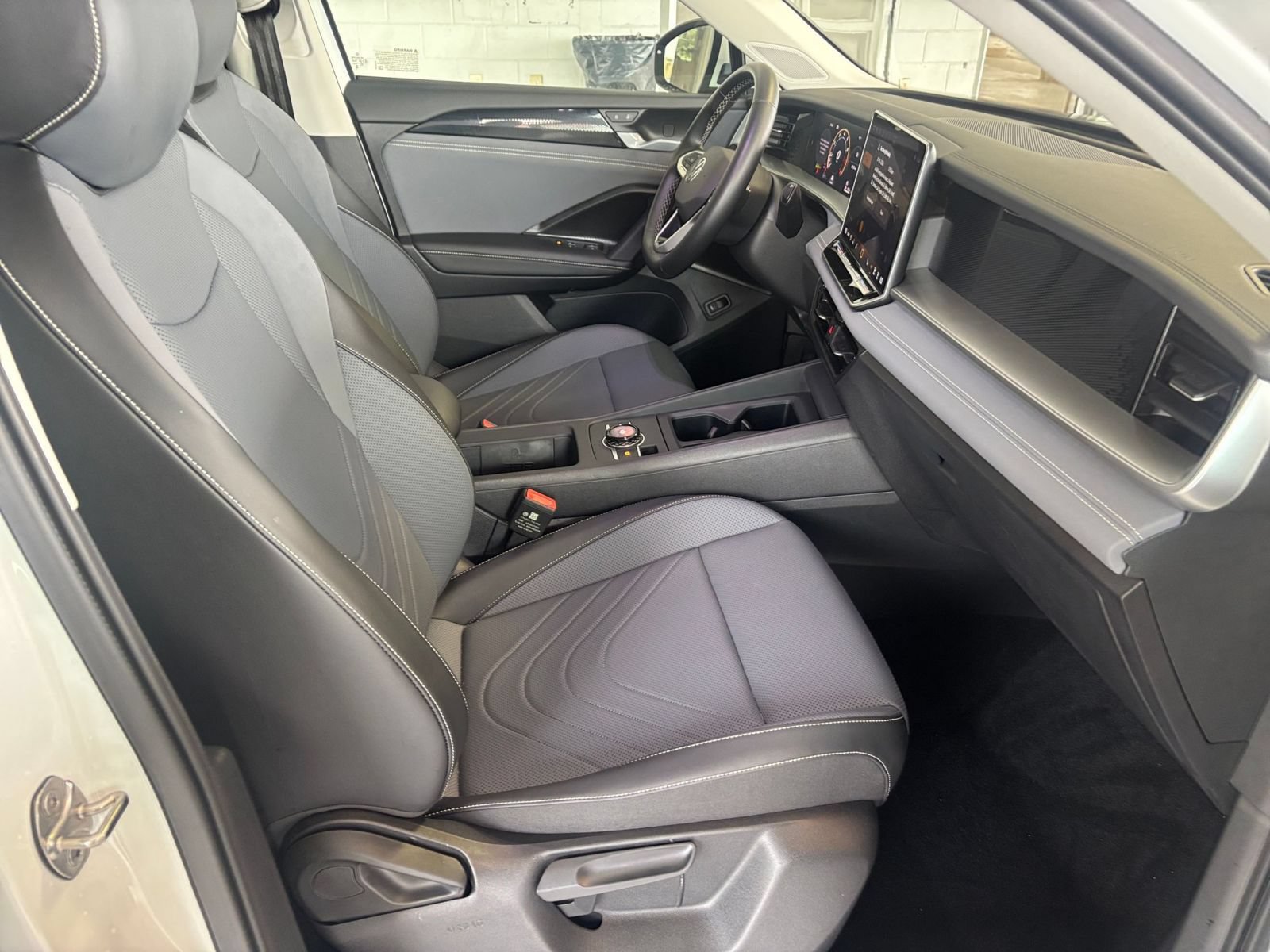 Used 2026 Volkswagen Tiguan SE AWD/4WD image 38