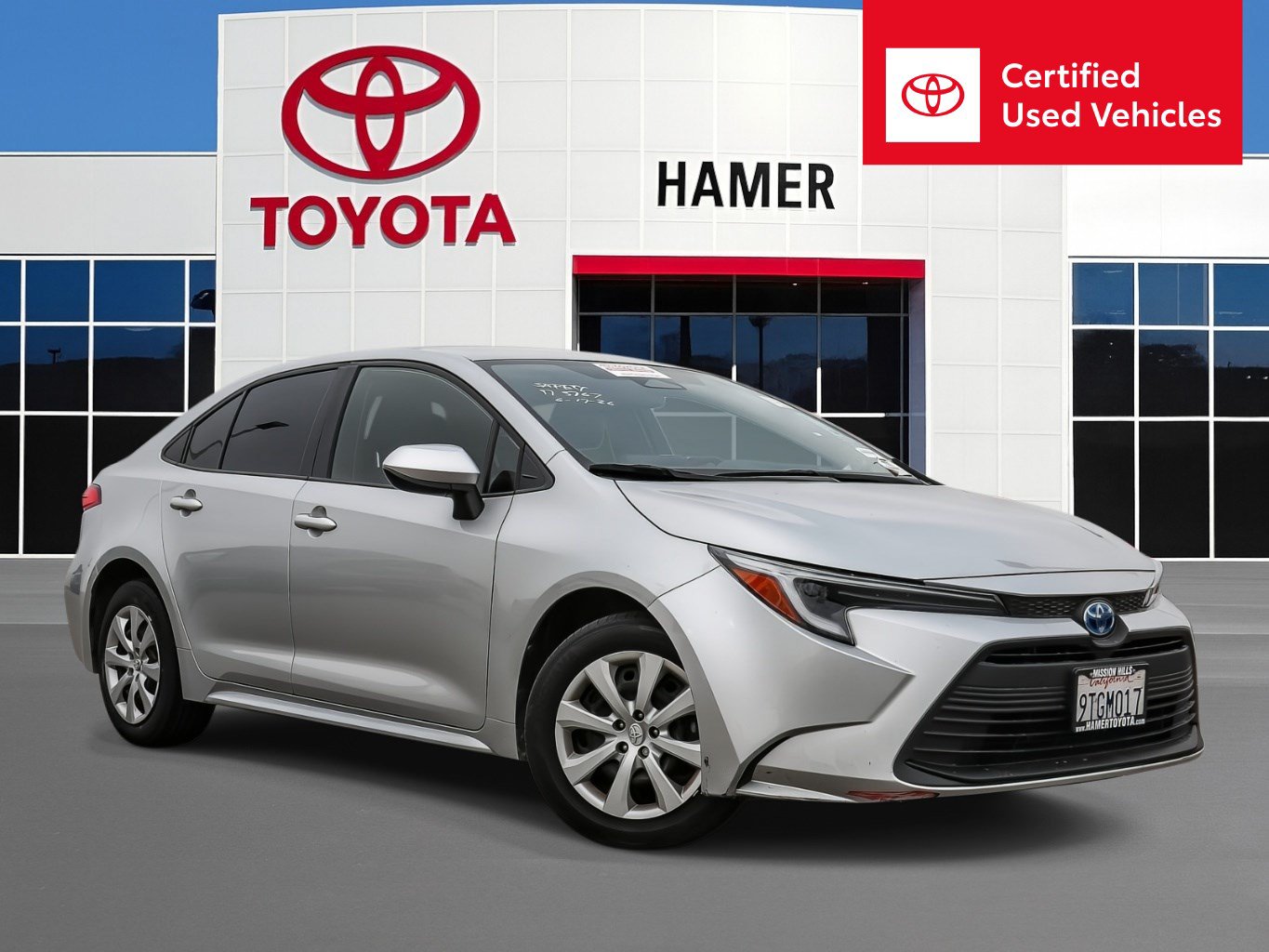 Certified 2025 Toyota Corolla LE FWD image 1