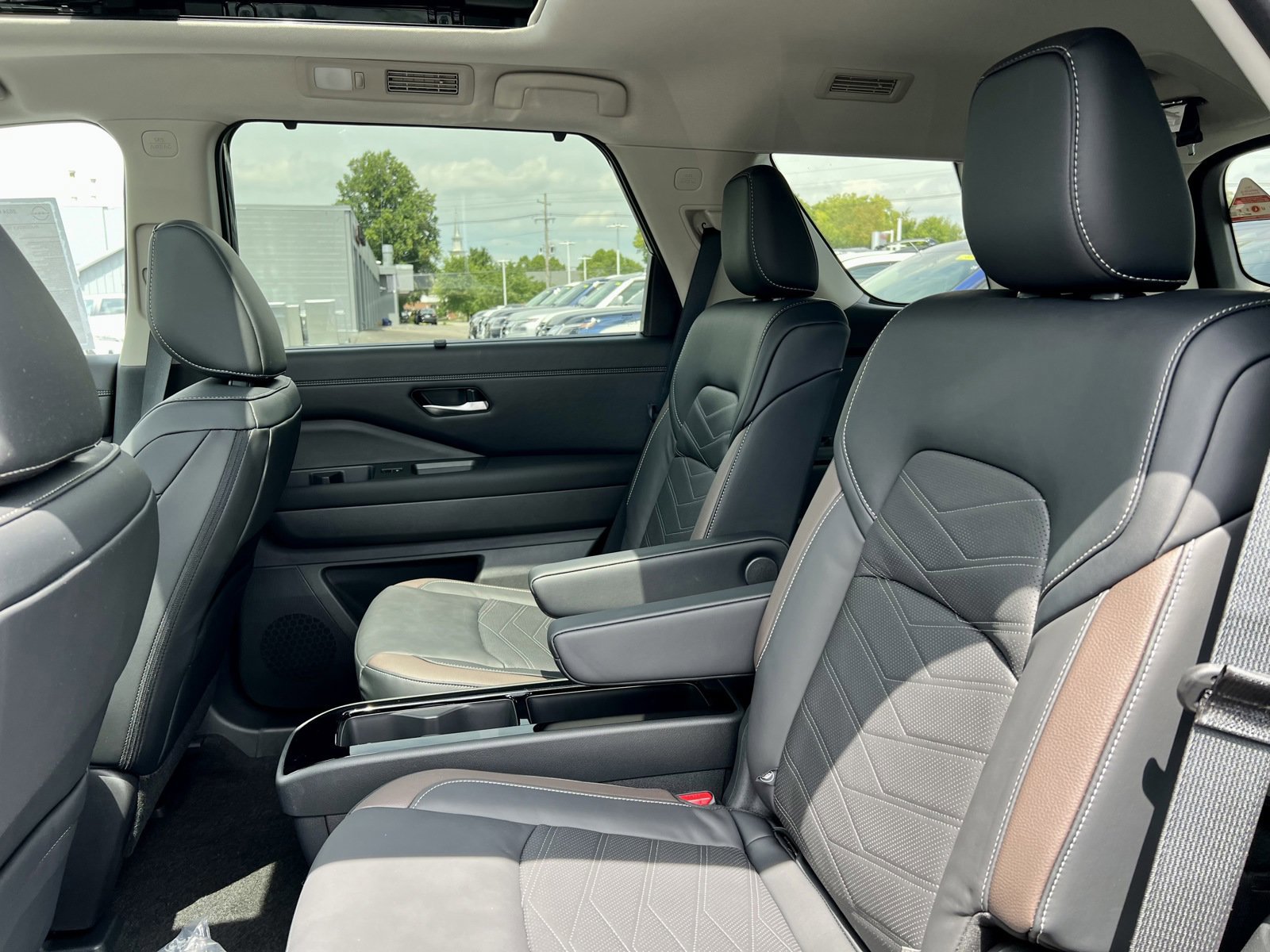 New 2025 Nissan Pathfinder Platinum image 35