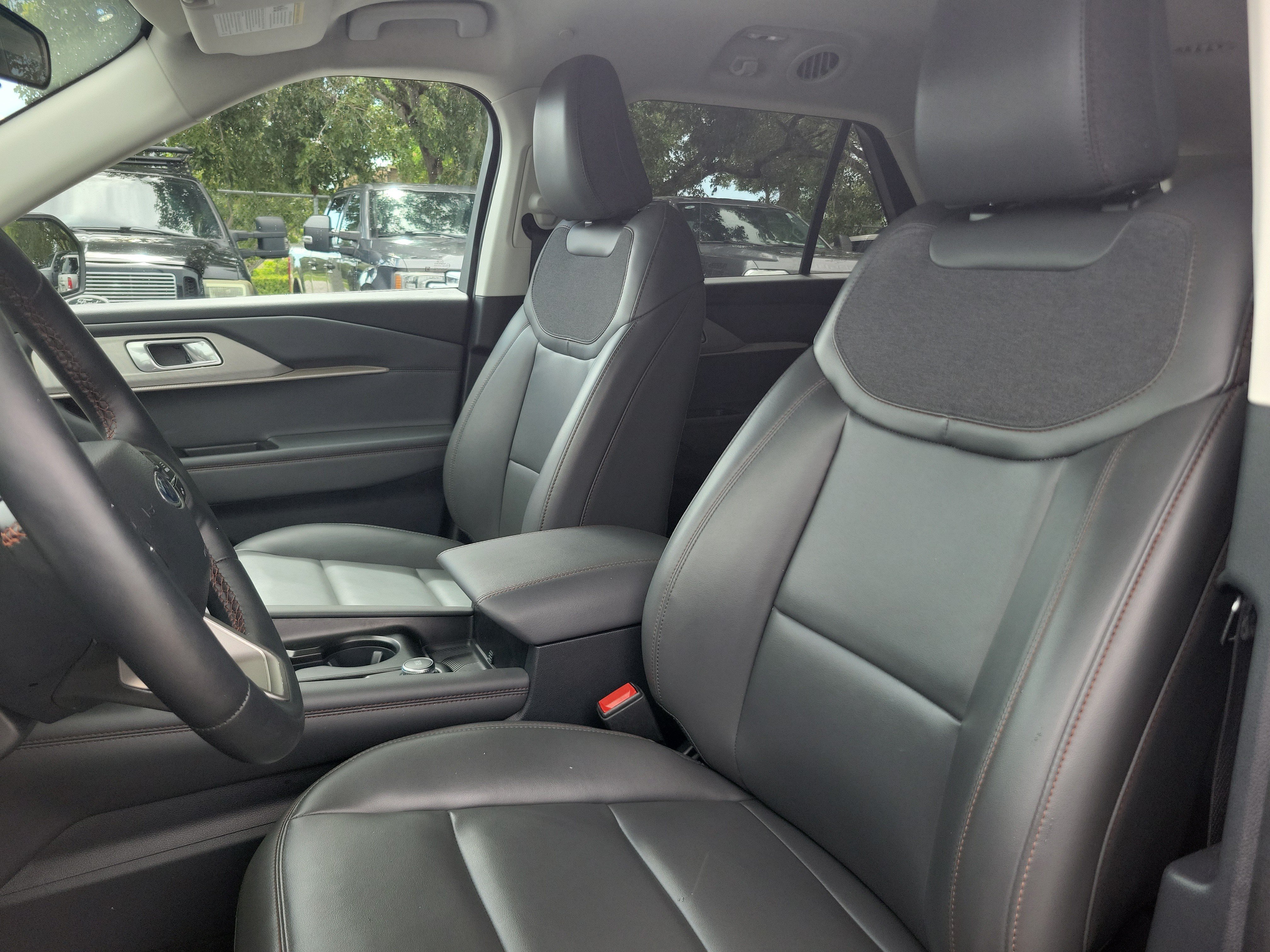 Used 2025 Ford Explorer Active w/ Active Comfort Package RWD image 12