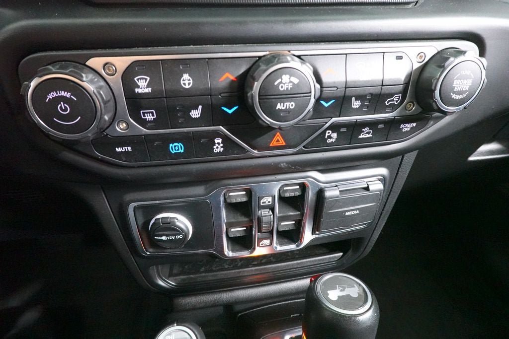 Used 2023 Jeep Wrangler Unlimited Sahara AWD/4WD image 17