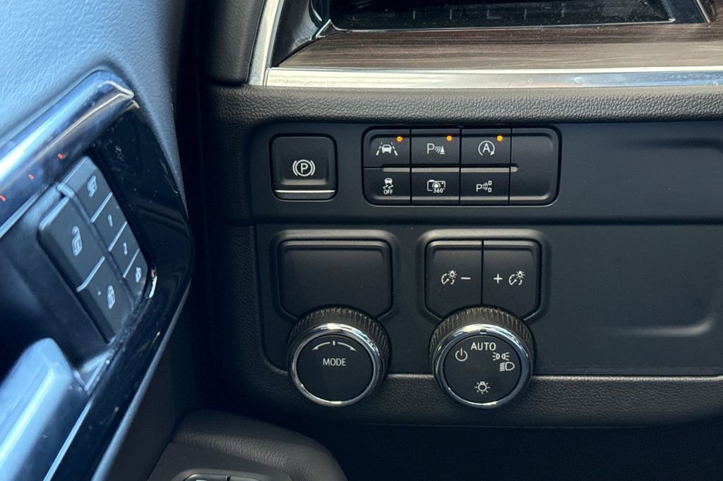 Used 2025 Chevrolet Tahoe LT image 42