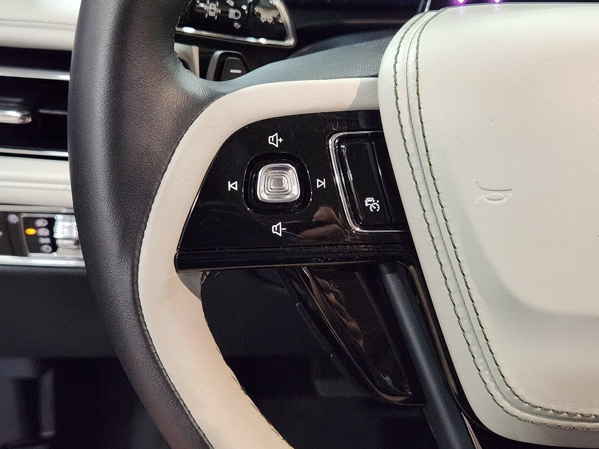Used 2025 Lincoln Aviator 2WD image 48