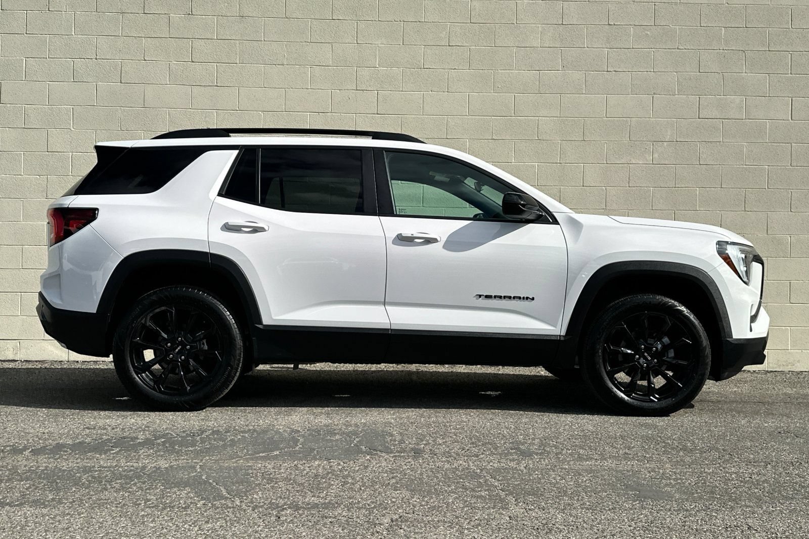 Used 2026 GMC Terrain Elevation w/ Elevation Premium Package FWD image 3