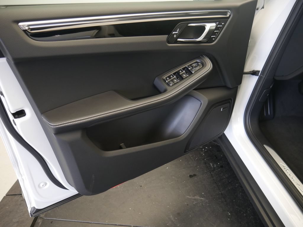 New 2026 Porsche Macan S AWD/4WD image 4