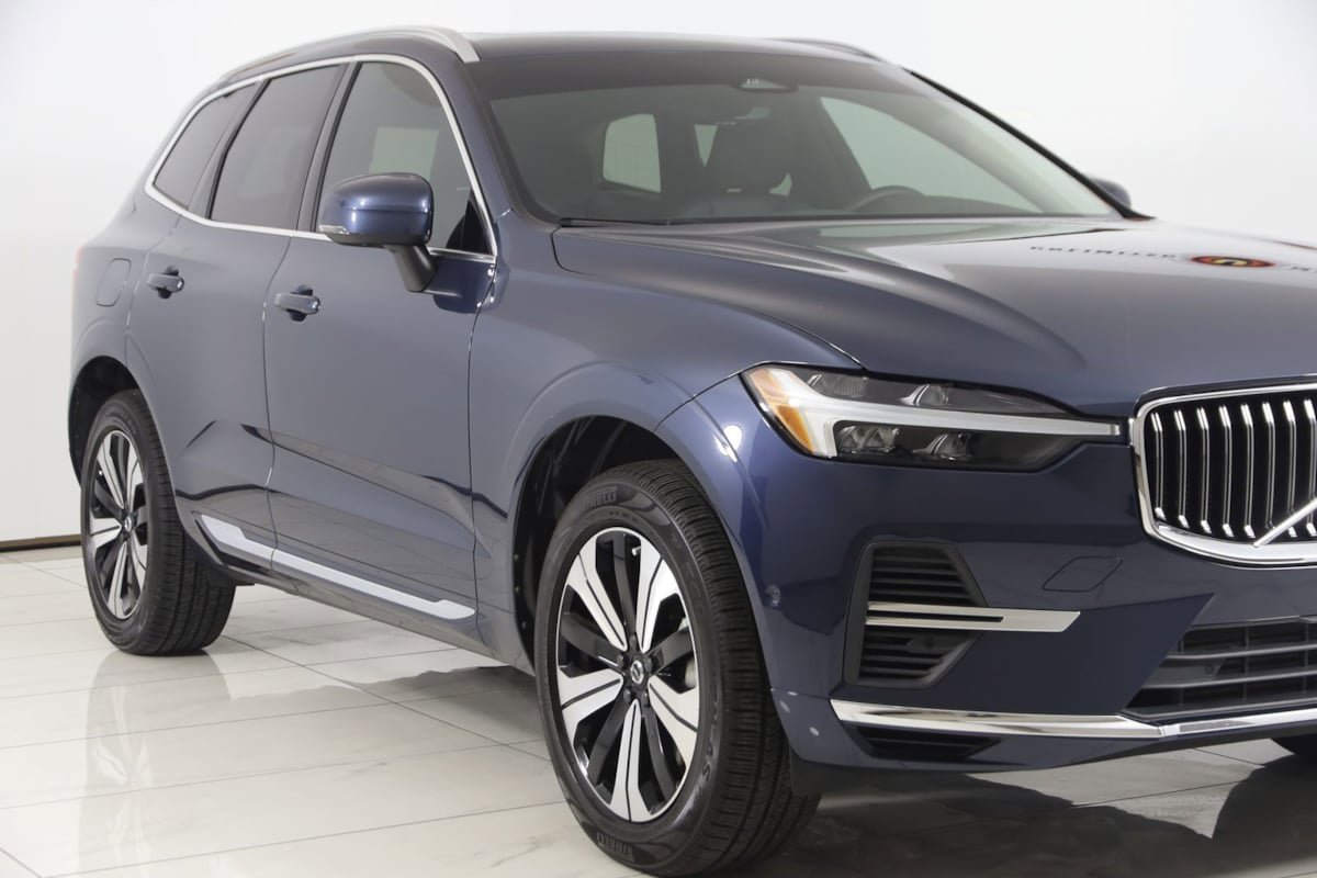 Used 2023 Volvo XC60 T8 Plus AWD/4WD image 38