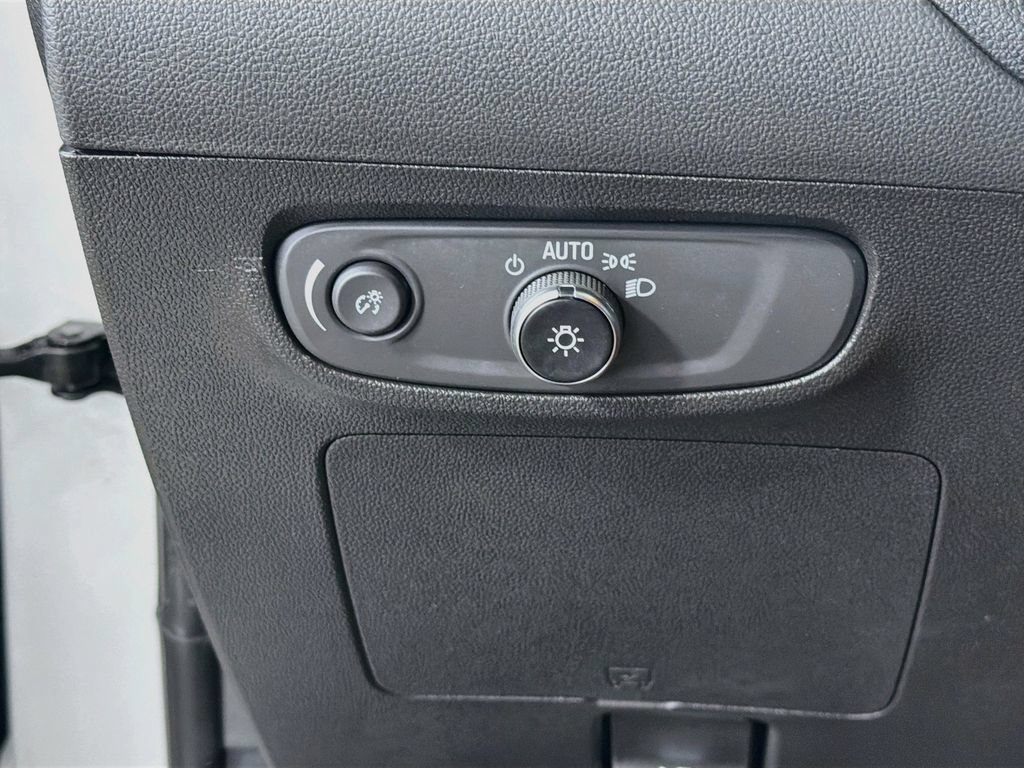 Used 2025 Buick Encore GX Avenir w/ Avenir Technology Package FWD image 12