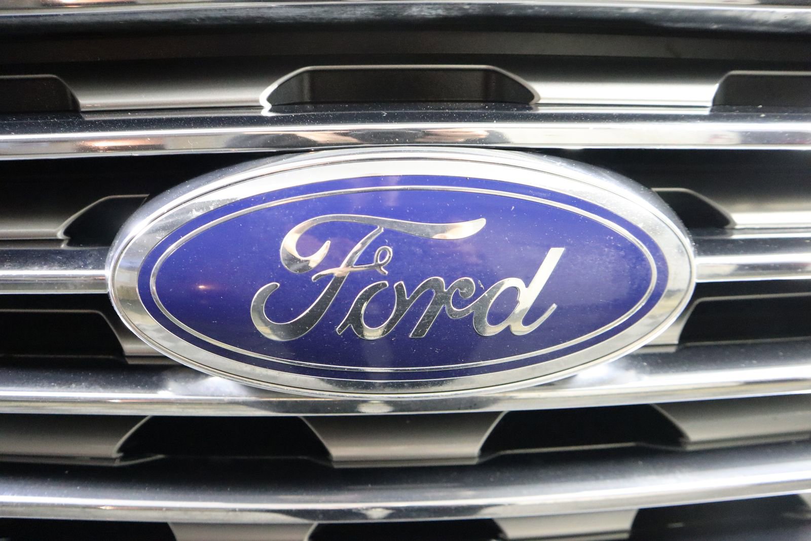 Used 2021 Ford Edge Titanium w/ Cargo Accessory Package image 13