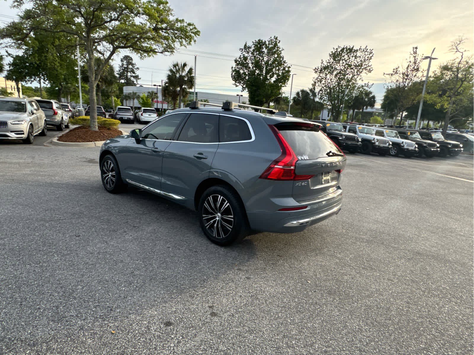 Used 2022 Volvo XC60 B5 Inscription w/ Protection Package Premier image 16