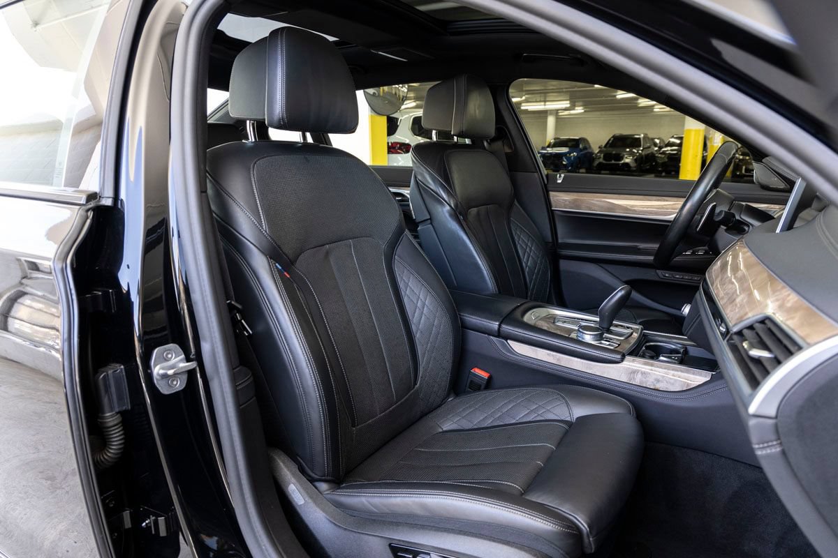 Used 2020 BMW 740i w/ M Sport Package RWD image 31
