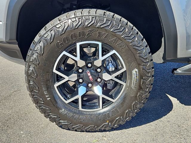 Used 2024 GMC Canyon AT4X AWD/4WD image 9