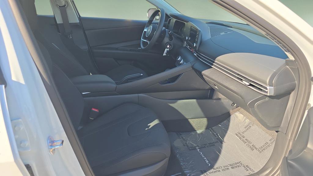 New 2026 Hyundai Elantra SE FWD image 13
