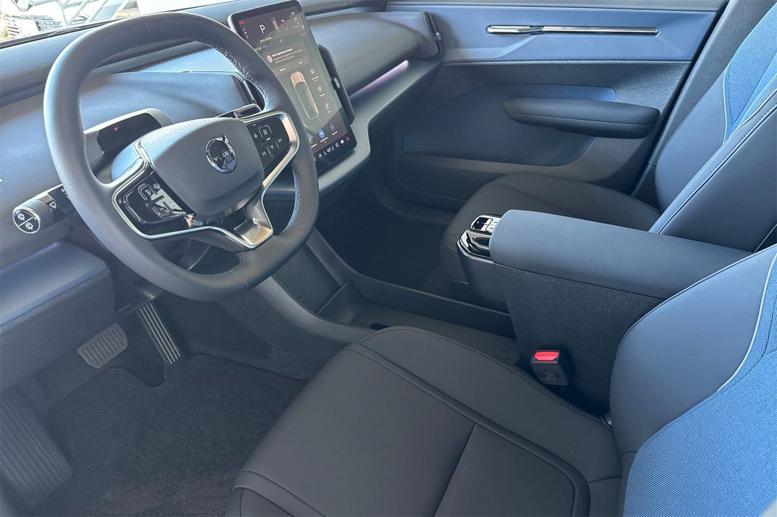 New 2026 Volvo EX30 Plus w/ Protection Package Premier image 11