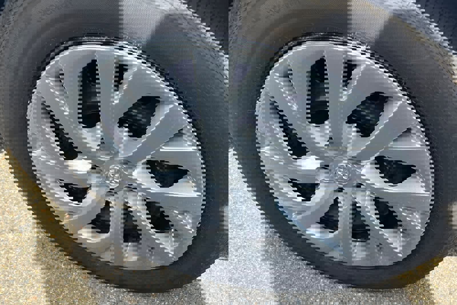 Used 2017 Toyota Corolla LE FWD image 15