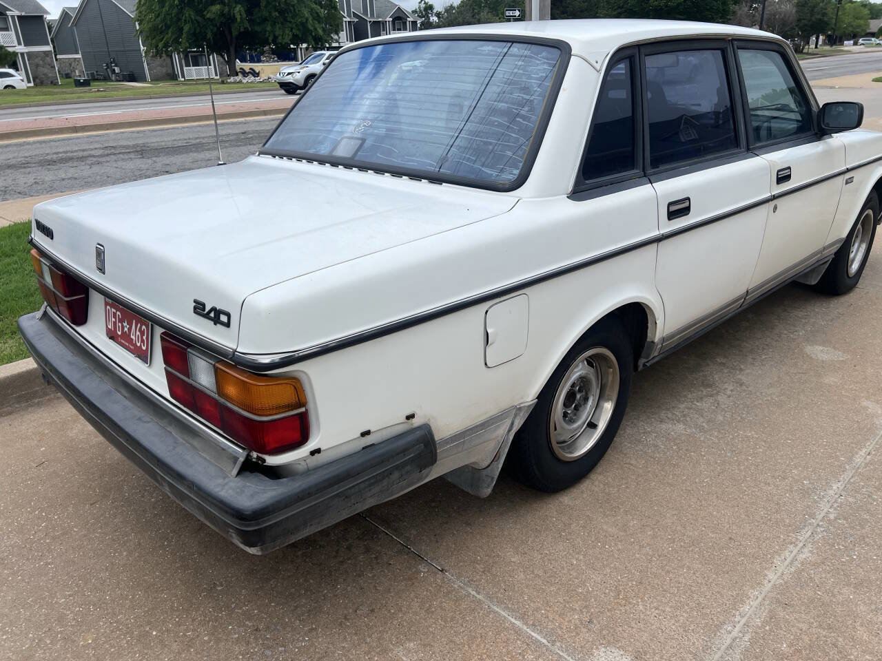 Used 1991 Volvo 240 Sedan RWD image 8