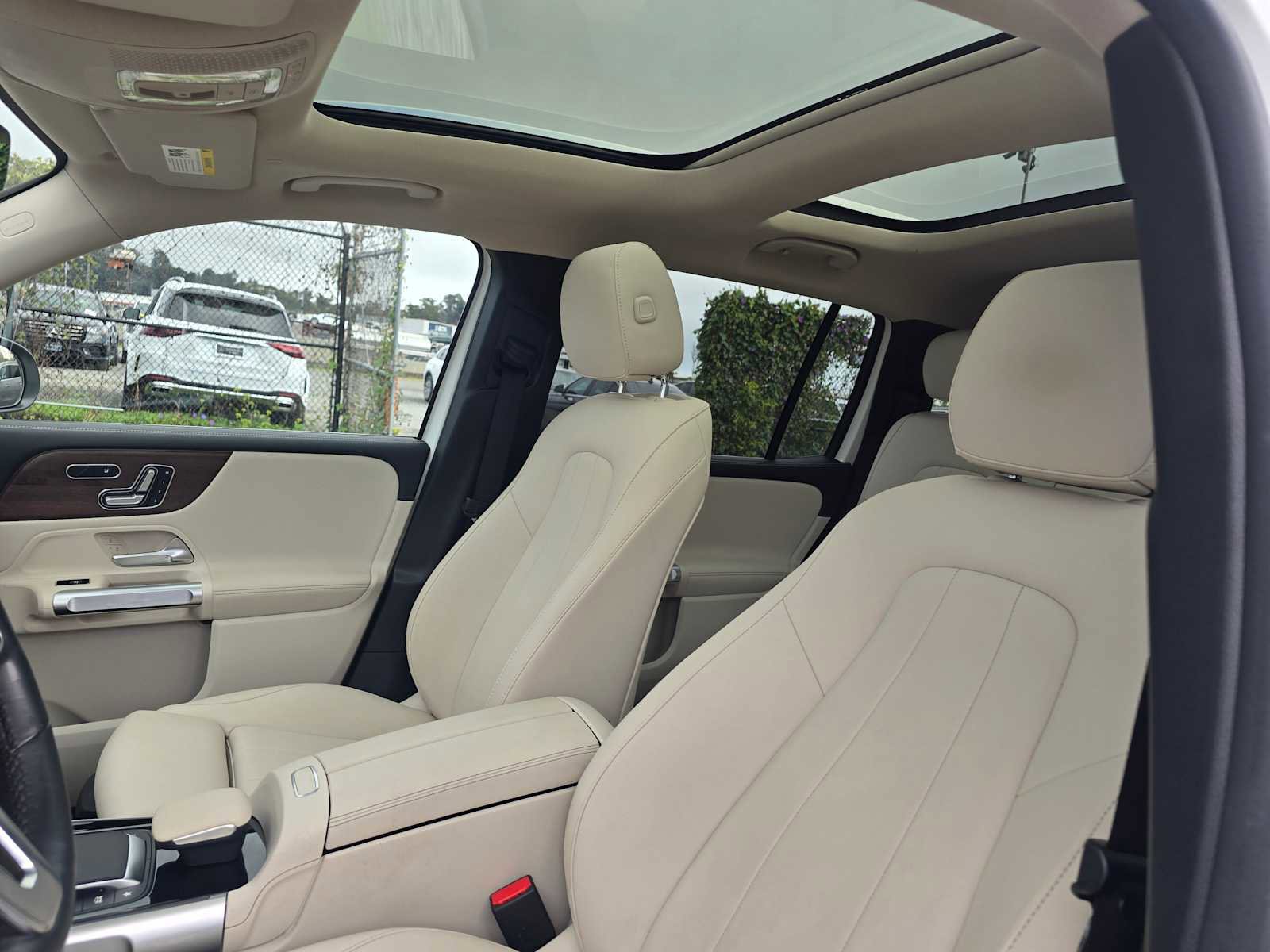 Used 2023 Mercedes-Benz EQB 300 4MATIC image 23