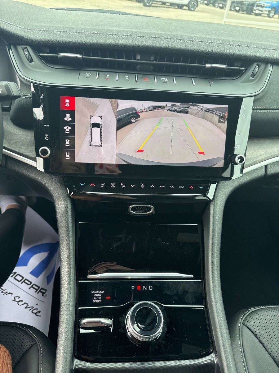 New 2026 Jeep Grand Cherokee L Limited AWD/4WD image 17