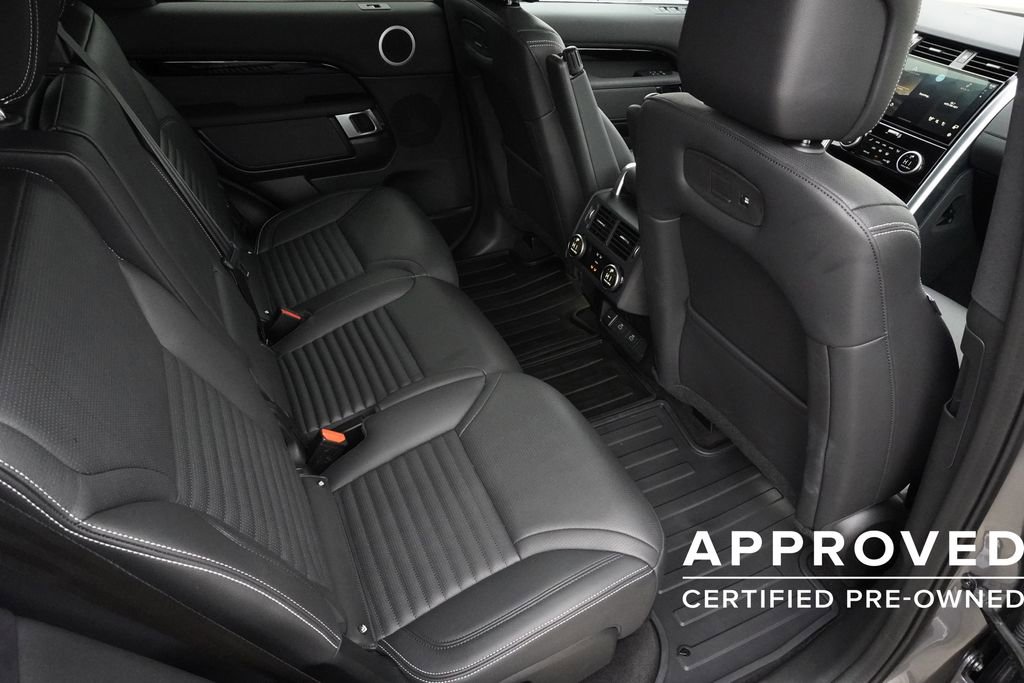 Used 2025 Land Rover Discovery S image 26