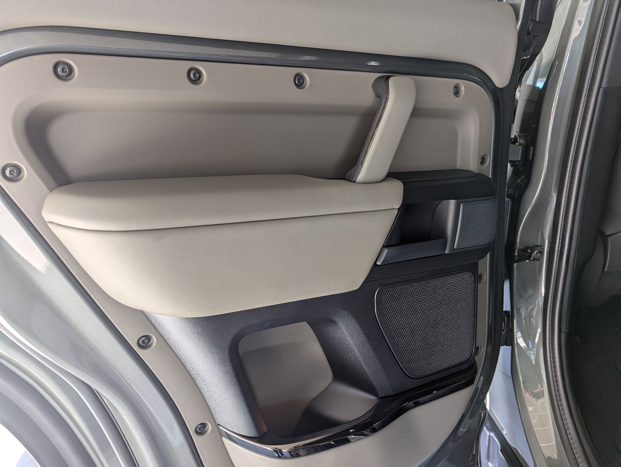 Certified 2025 Land Rover Defender 110 image 22