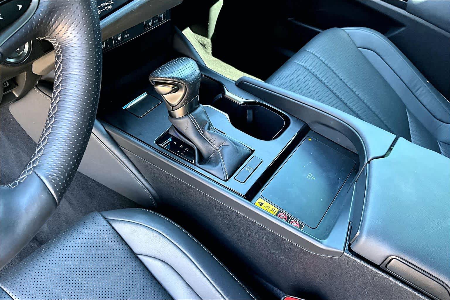 Used 2024 Lexus ES 350 F Sport w/ Accessory Package (Z2) FWD image 17