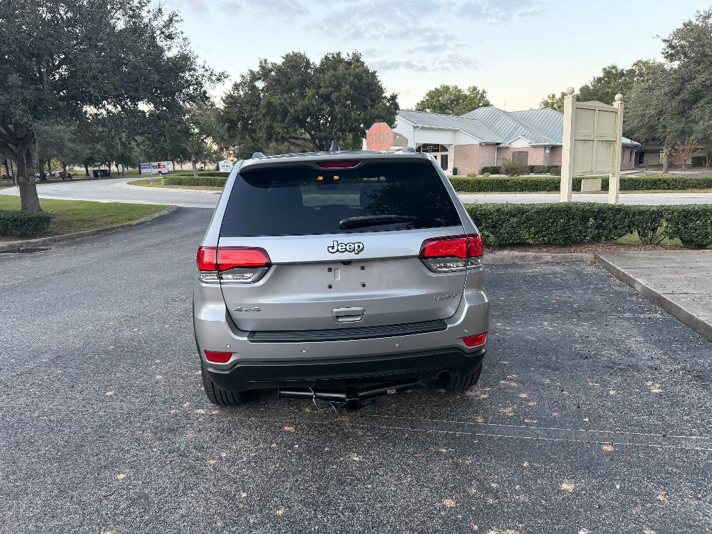 Used 2020 Jeep Grand Cherokee Laredo w/ Security & Convenience Group AWD/4WD image 11