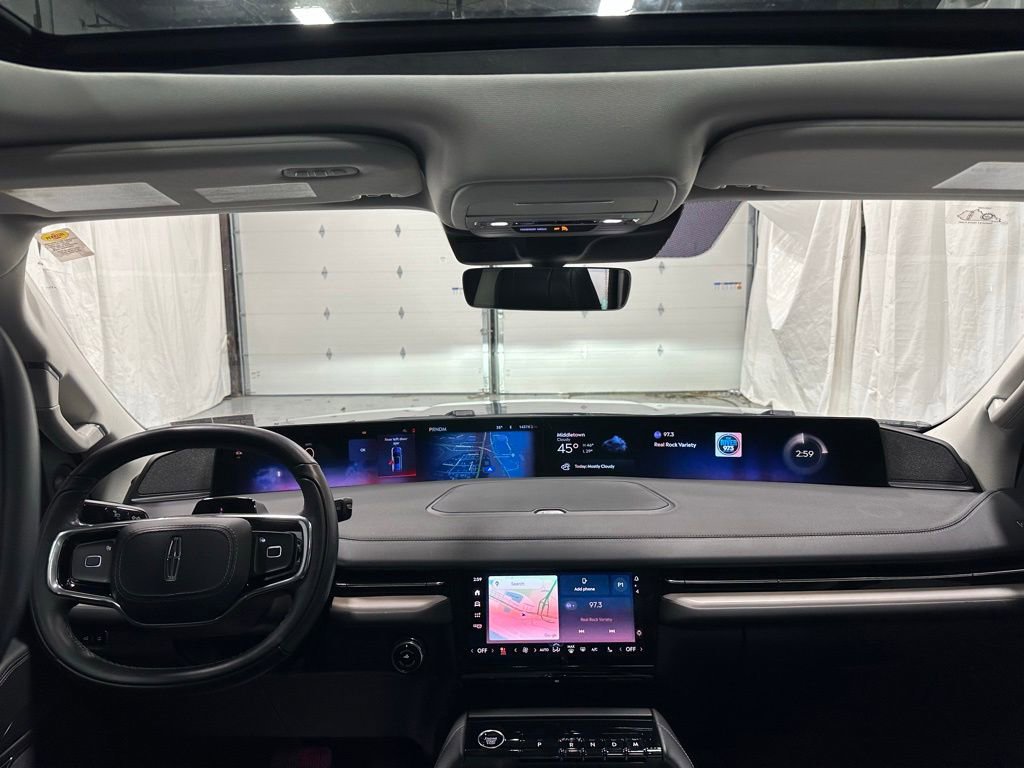 Used 2025 Lincoln Navigator Reserve image 43