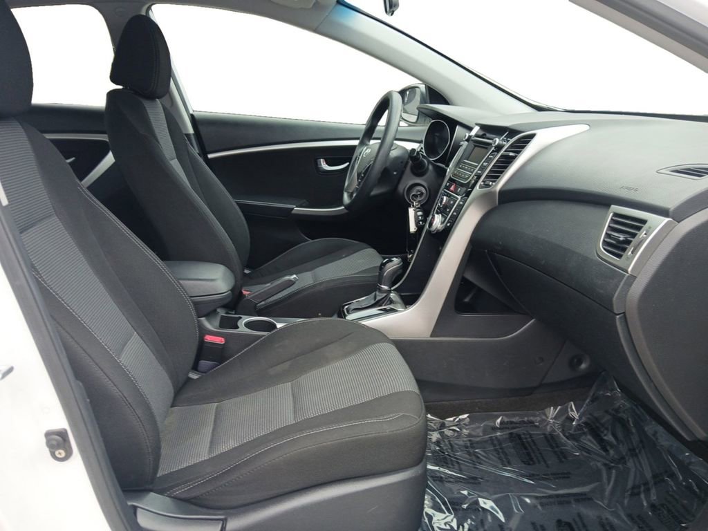 Used 2015 Hyundai Elantra GT FWD image 15
