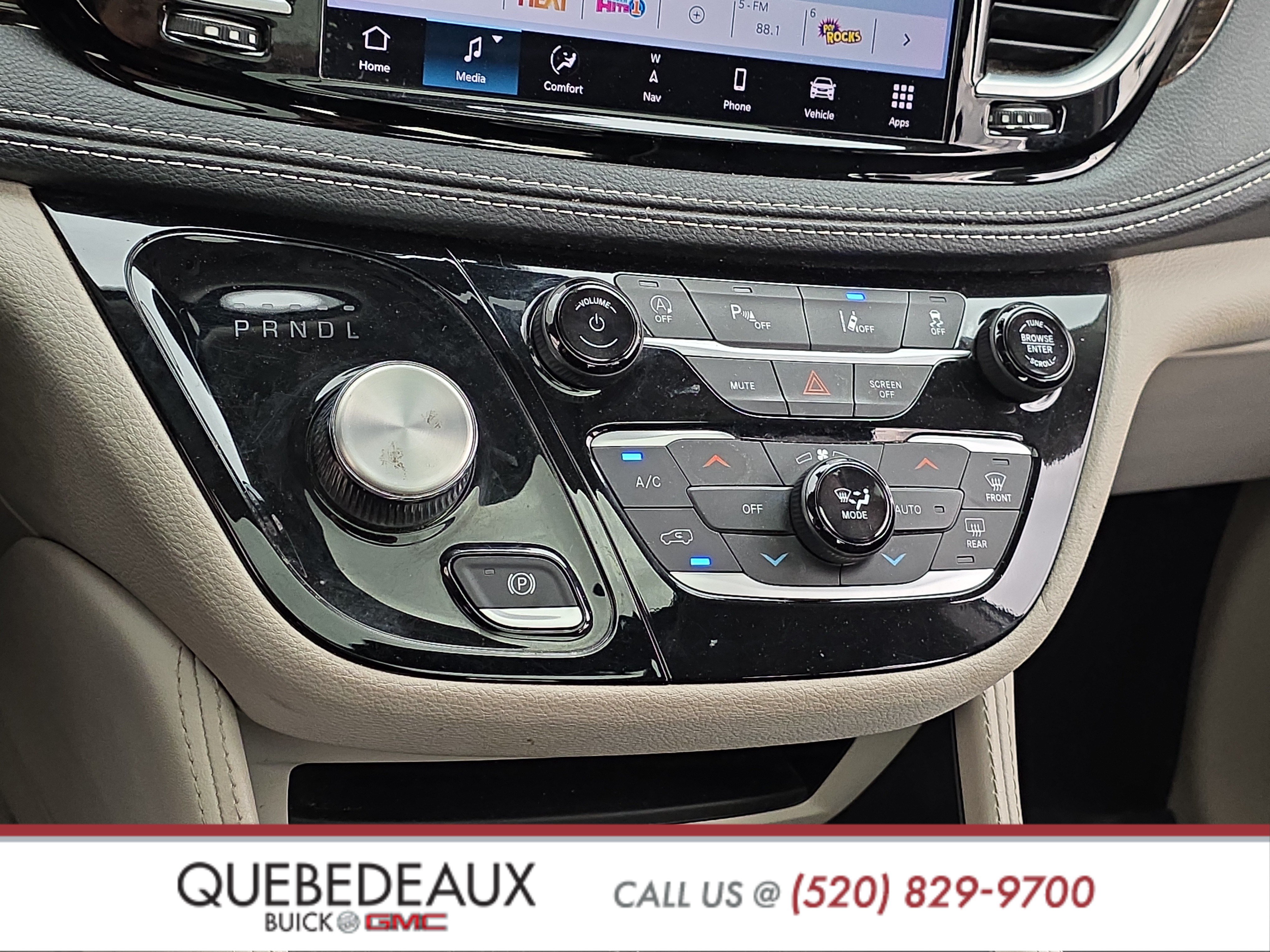 Used 2023 Chrysler Pacifica Limited FWD image 13