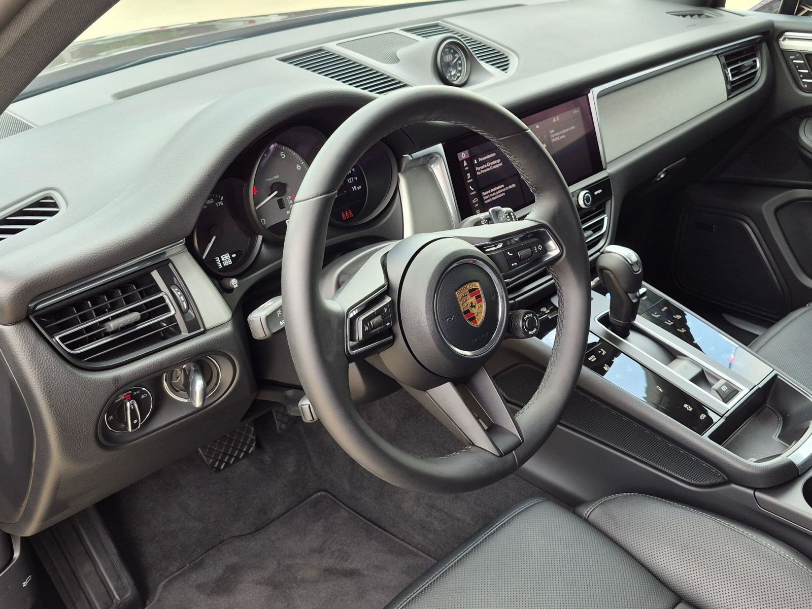 Certified 2026 Porsche Macan S AWD/4WD image 4