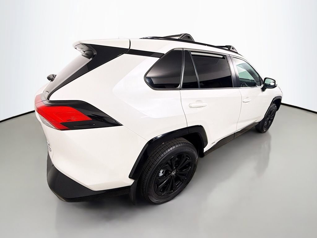 Used 2022 Toyota RAV4 SE image 7